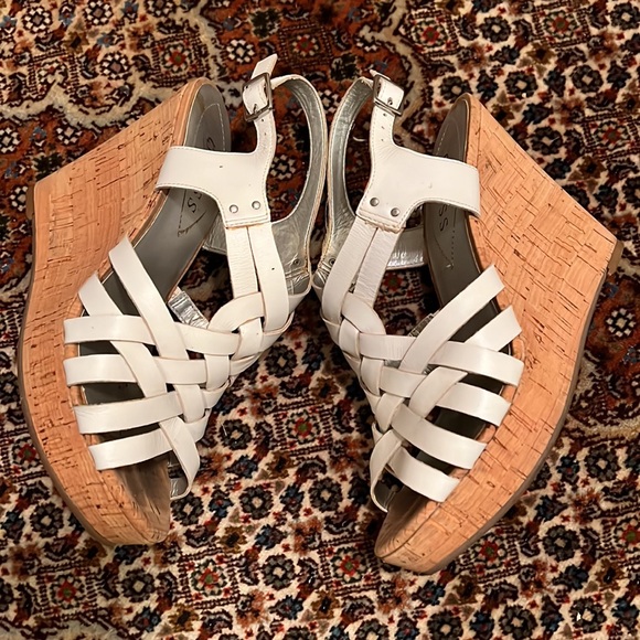 Guess Wedge - Picture 3 of 7